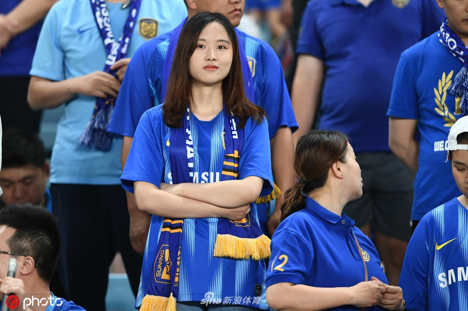 中超美女球迷图鉴 半程看台美色大赏