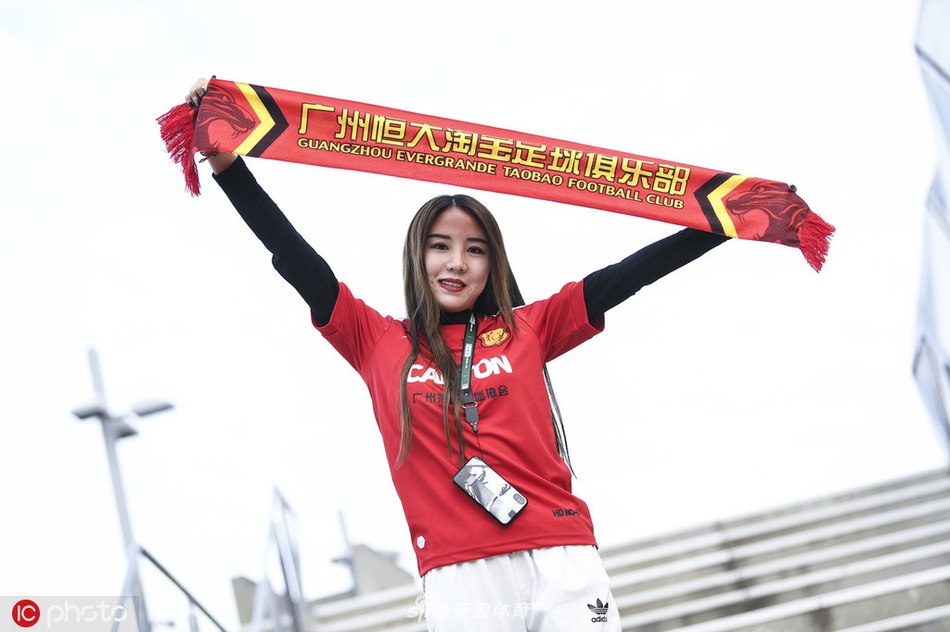 中超美女球迷图鉴 半程看台美色大赏