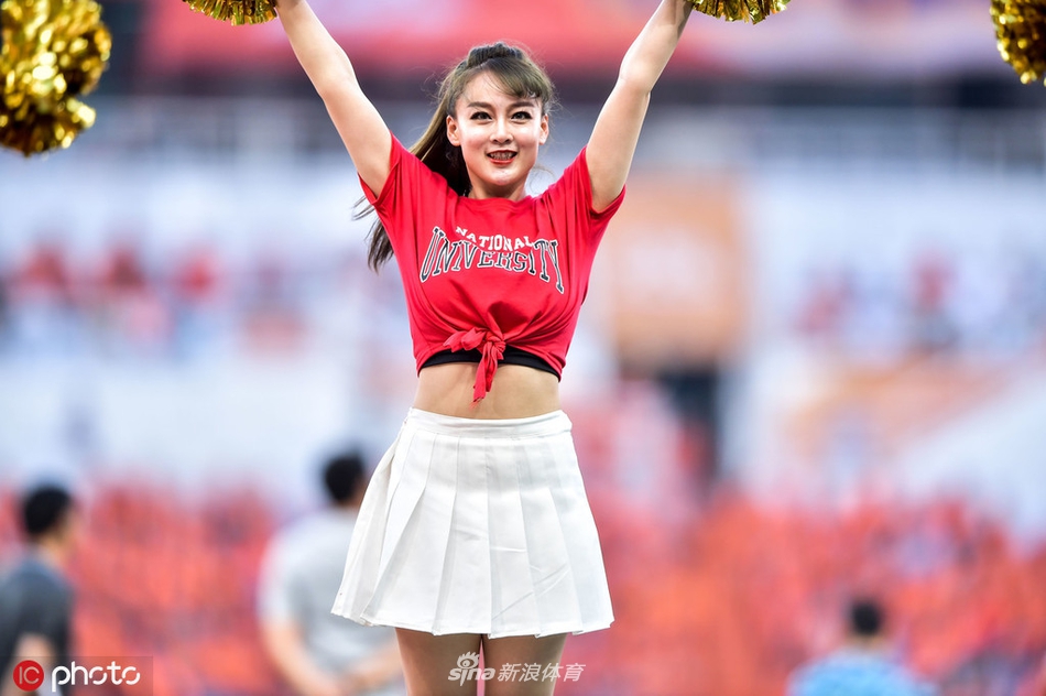 中超美女球迷图鉴 半程看台美色大赏