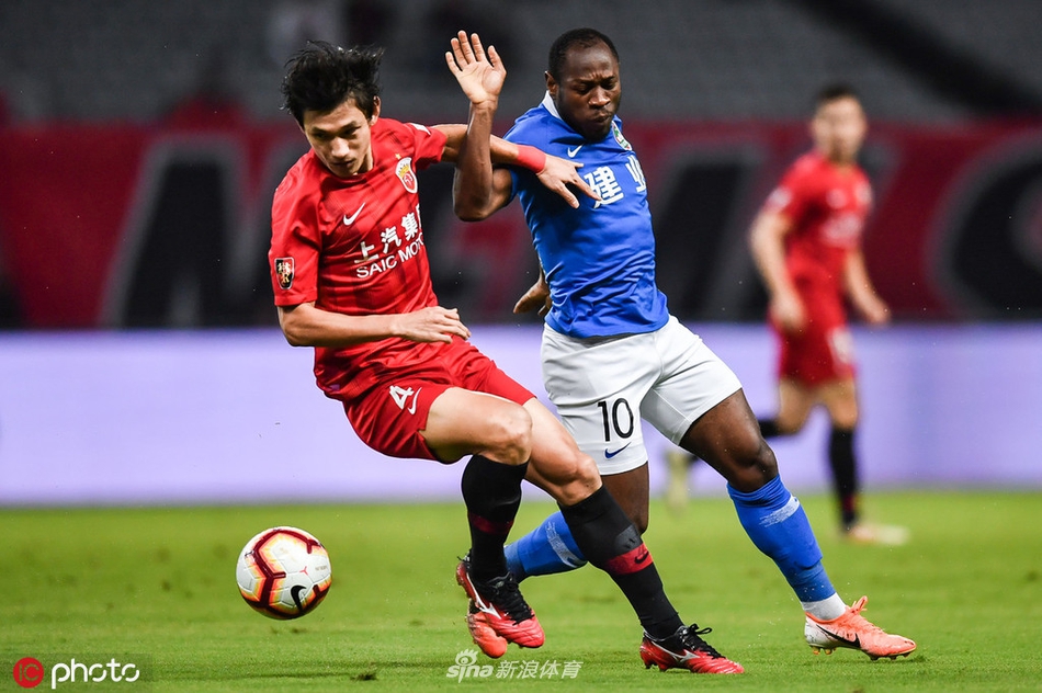 [中超]上海上港2-1河南建业