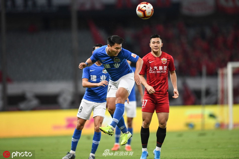 [中超]上海上港2-1河南建业