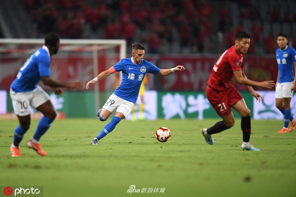 [中超]上海上港2-1河南建业