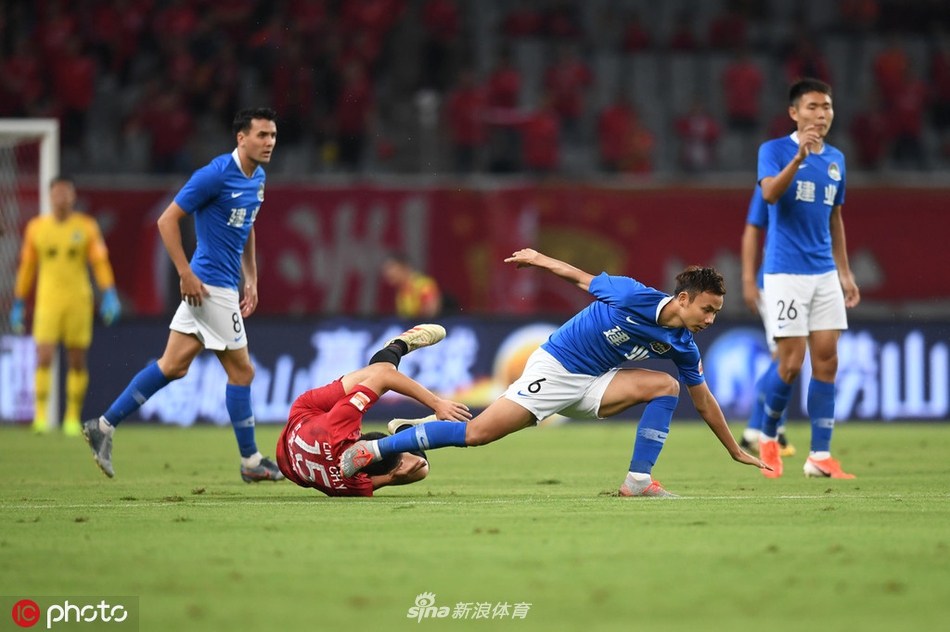 [中超]上海上港2-1河南建业