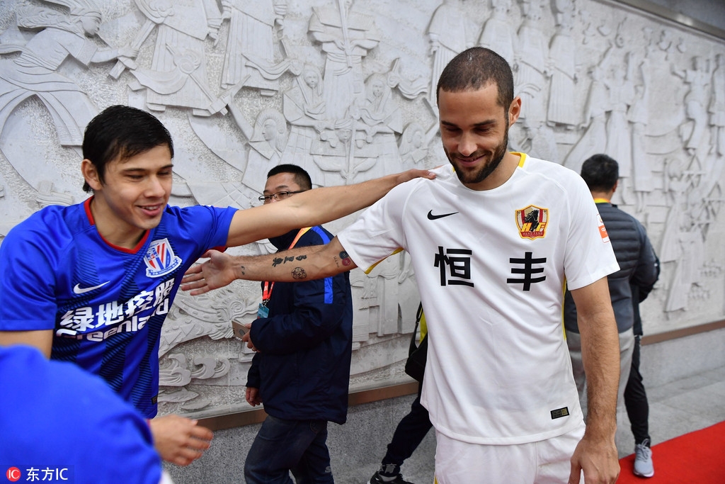 两位前西甲球员问候