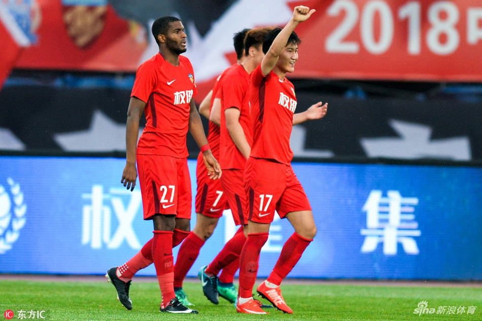 苏缘杰庆祝破门