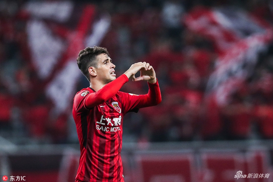 在520进球，奥斯卡比心示爱球迷