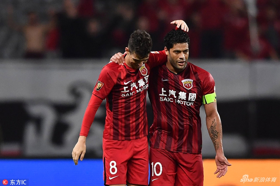 奥斯卡与胡尔克相拥