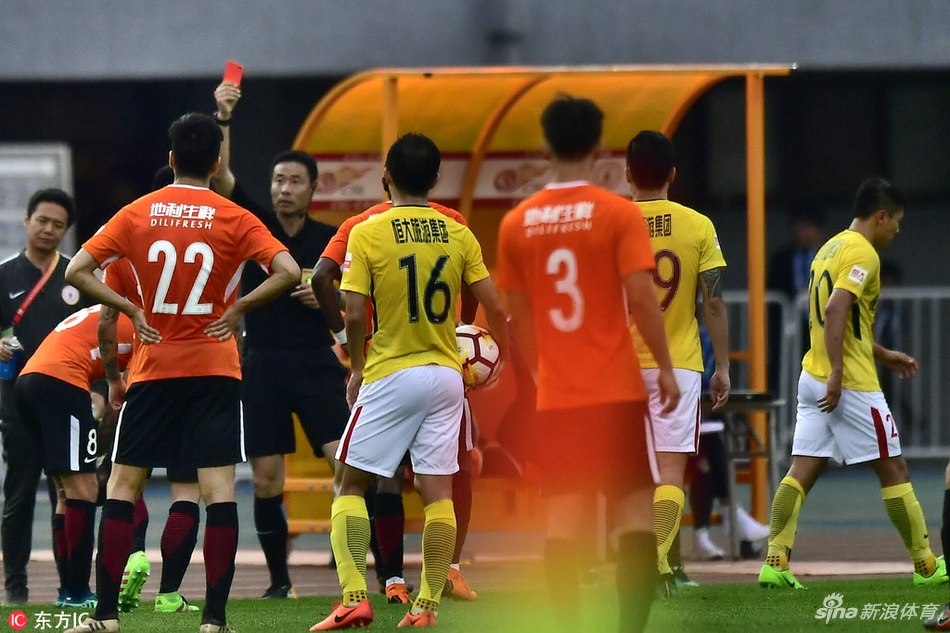 奥古斯托报复动作染红