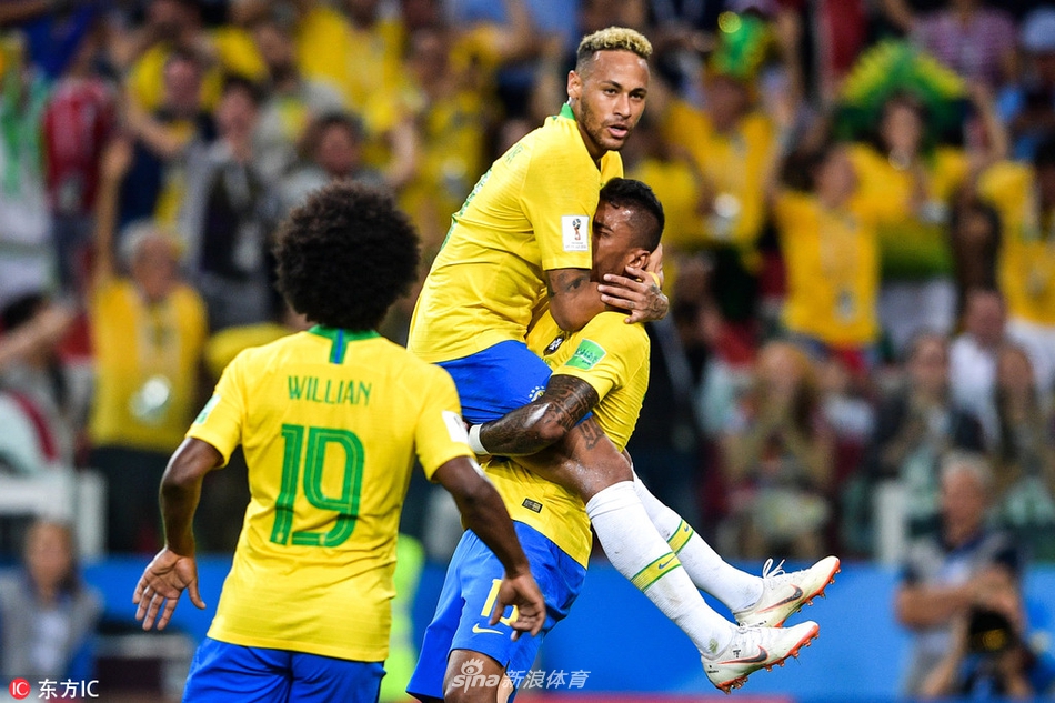 与内马尔的“基情”一幕