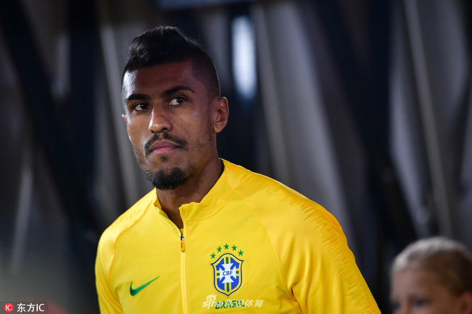 球员通道中的暴力鸟