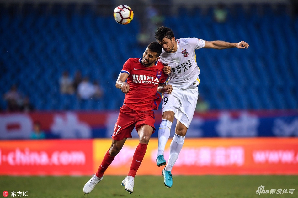 卡尔德克与对手争顶