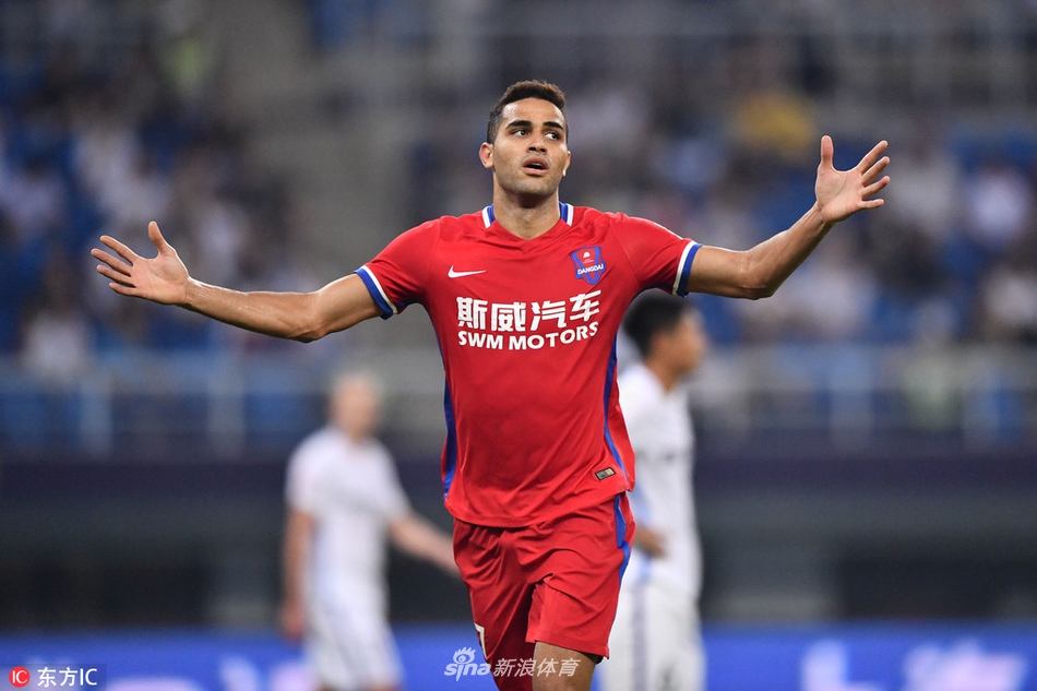 卡尔德克首开纪录