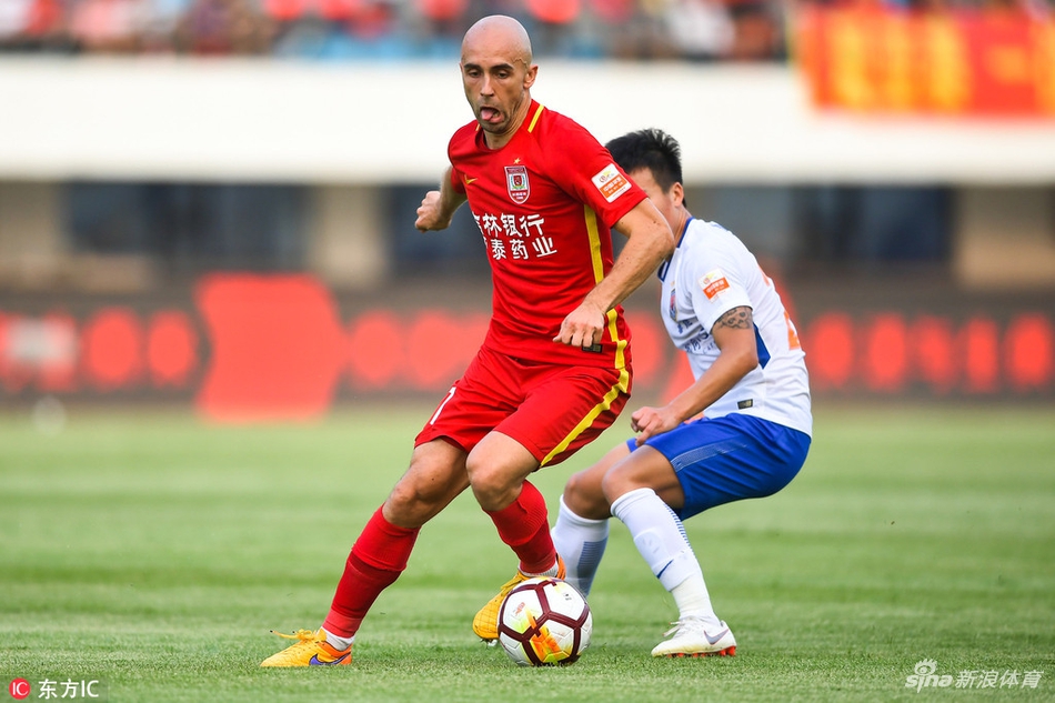 梅泽耶夫斯基摆脱防守