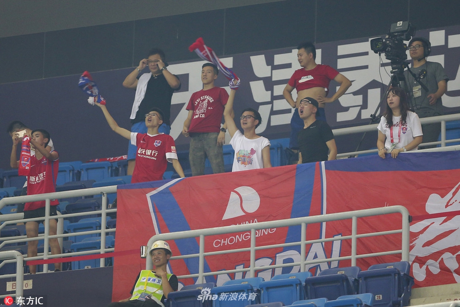 激动的重庆远征军