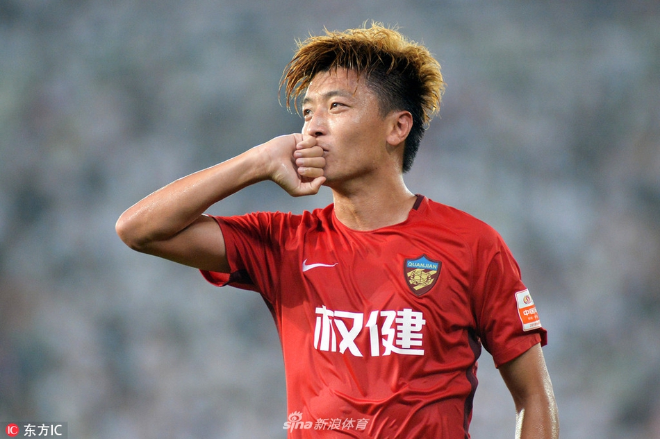 杨旭甩头破门先拔头筹