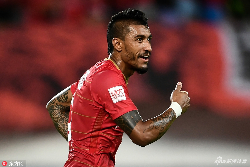 保利尼奥庆祝自己破门