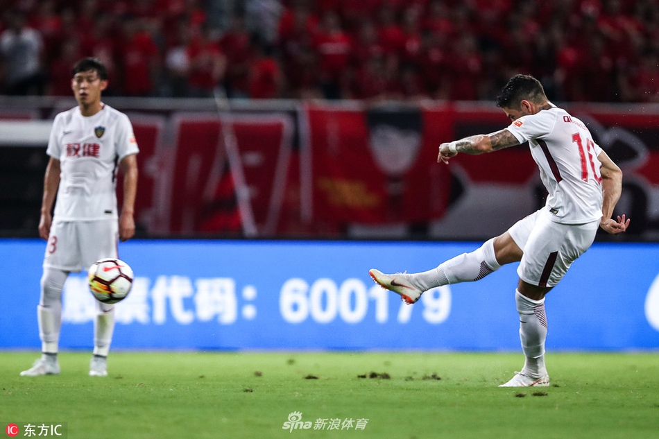 帕托射门动作十分舒展