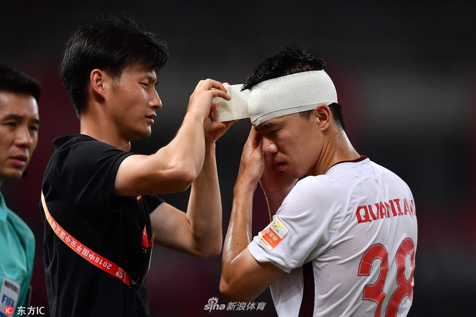 队医给孙可包扎伤口