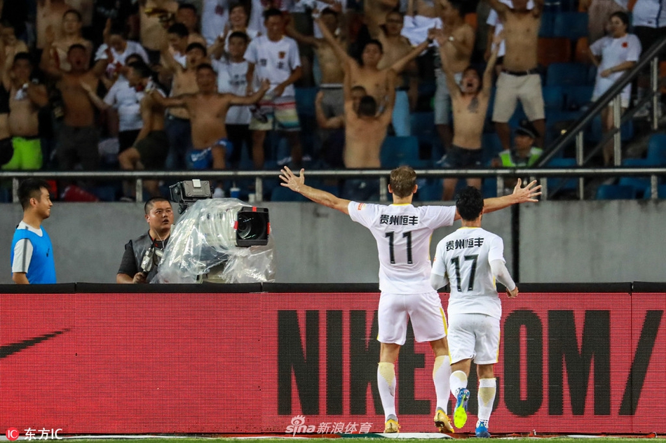 耶拉维奇霸气张手