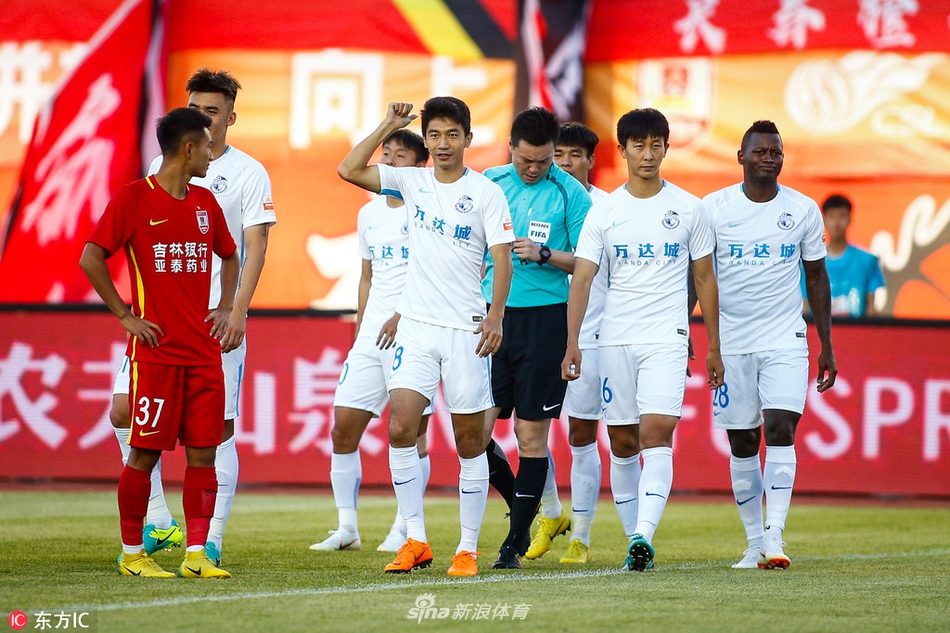 裁判观看VAR之后将黄牌改为红牌