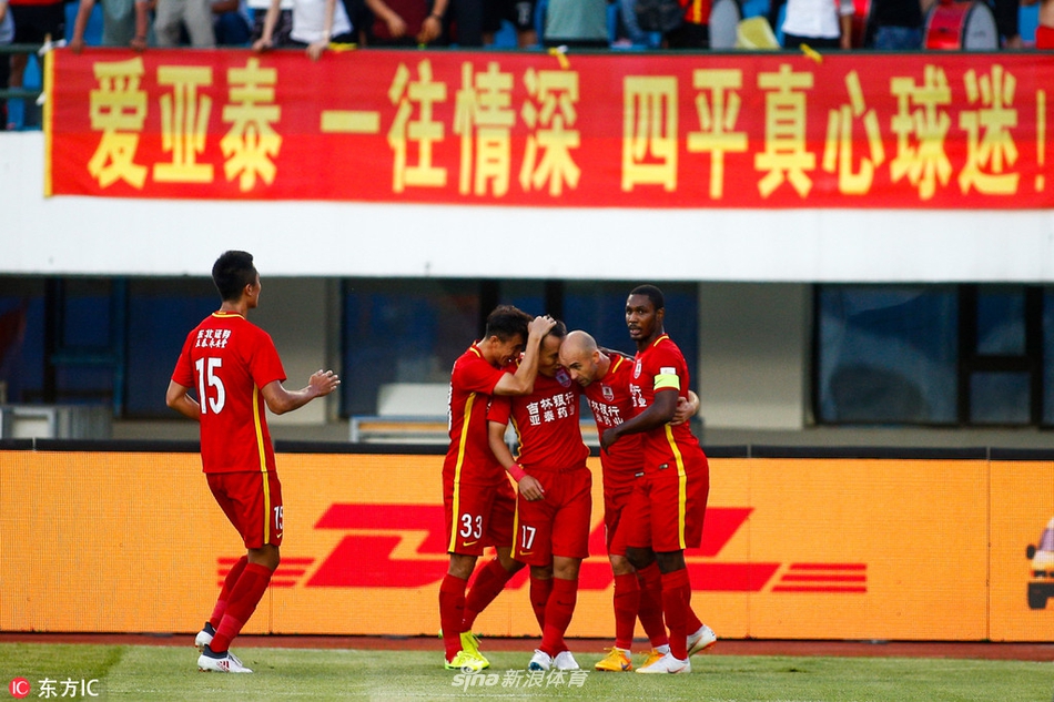 阿德里安为亚泰扩大比分