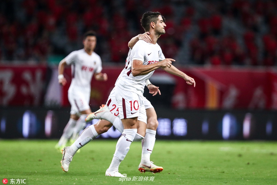 帕托精彩任意球为权健扳平比分