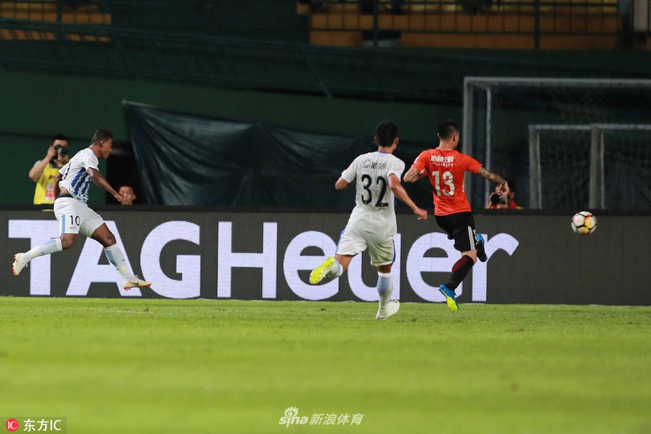 雷纳尔迪尼奥破门瞬间