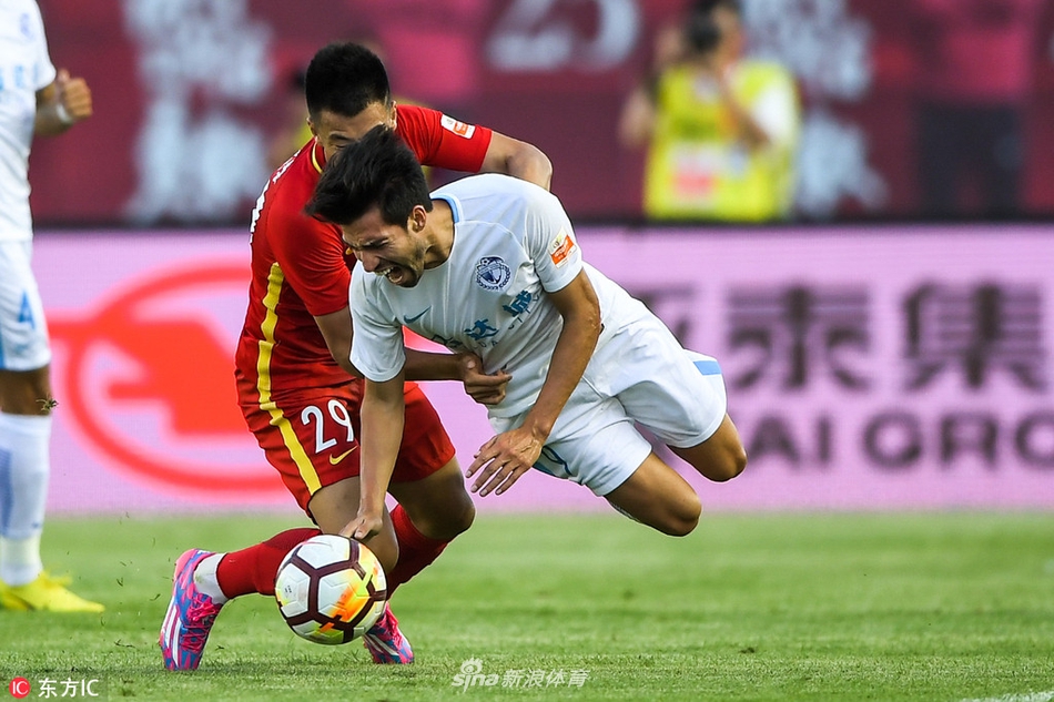 盖坦被谭龙侵犯瞬间