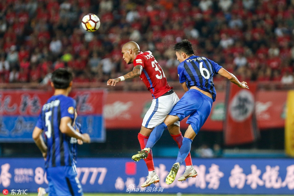 杨博宇和卡兰加争顶