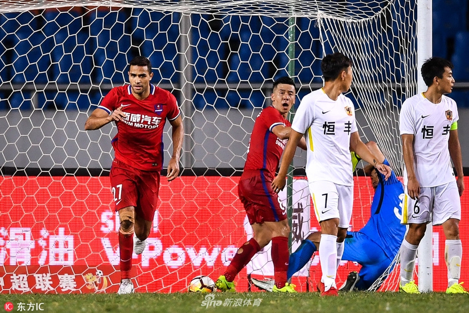 卡尔德克本场帽子戏法仍输球