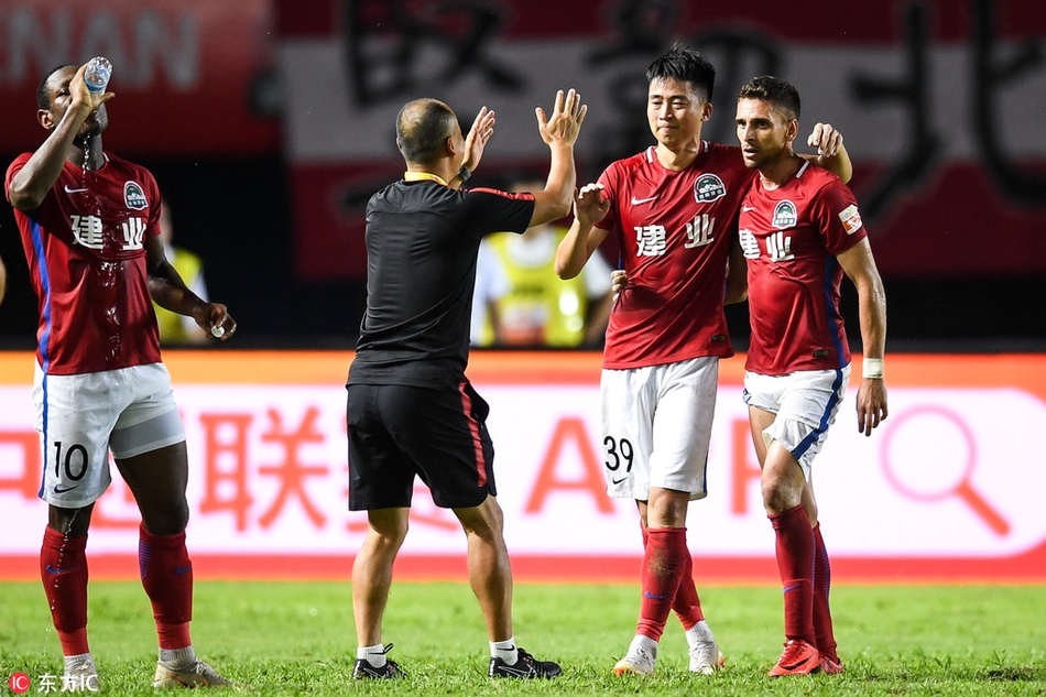 最后时刻建业打入一球但是裁判观看VAR后吹掉