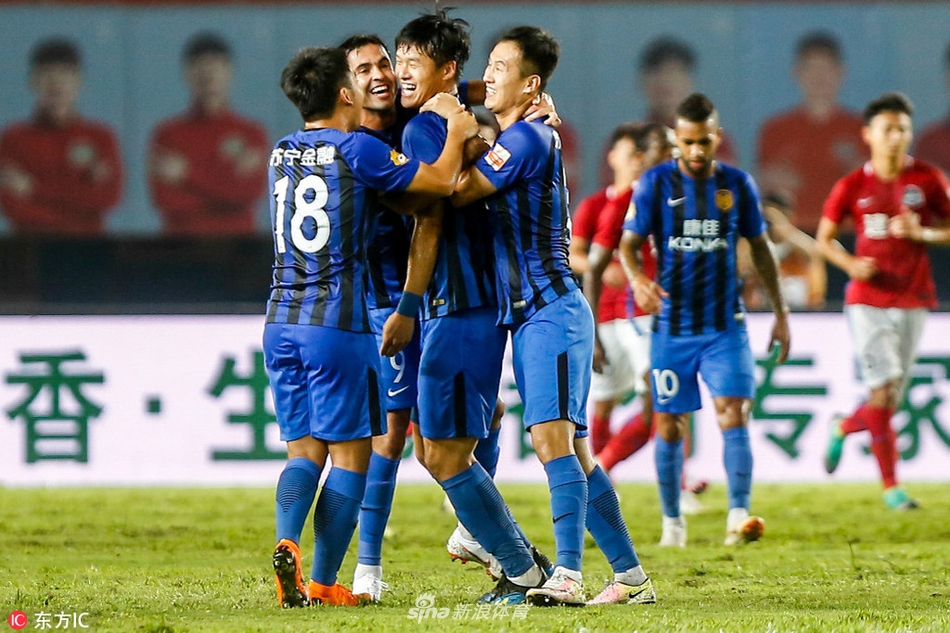 苏宁庆祝进球
