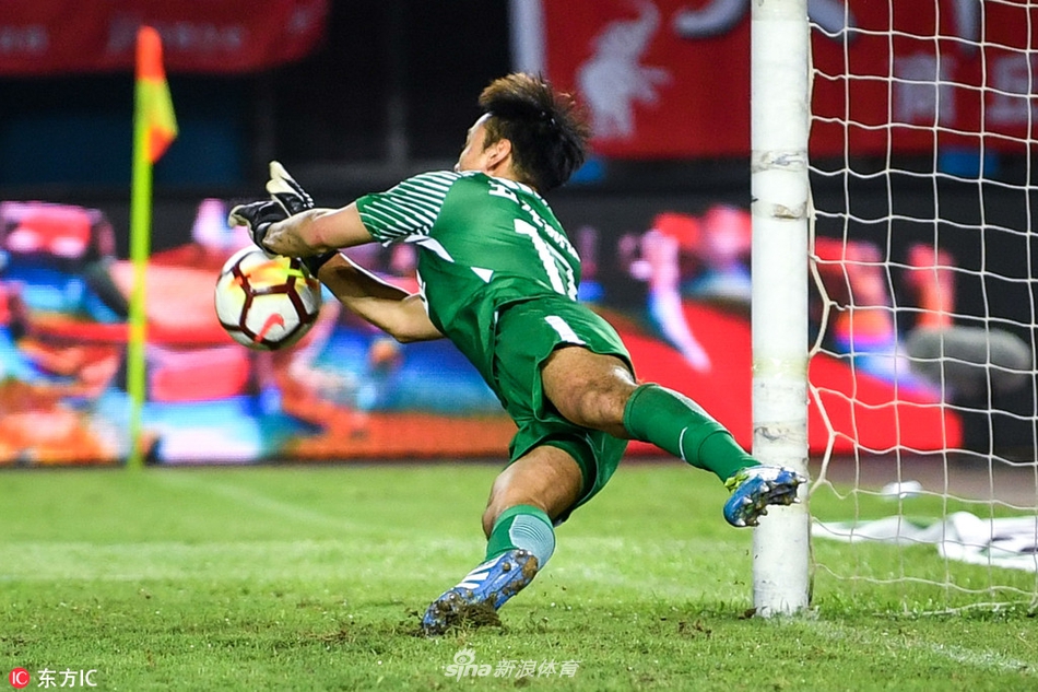 特谢拉点球被吴曦扑出