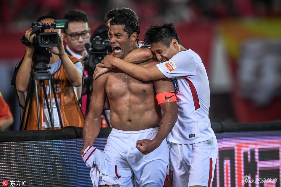 胡尔克打入锁定胜利的一球