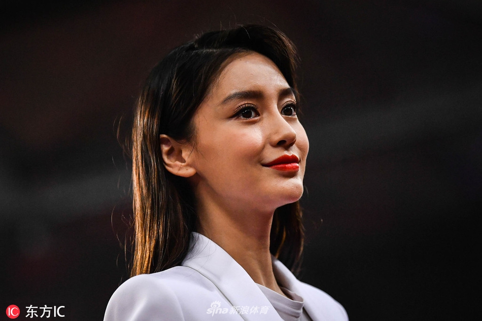 angelababy助威中超