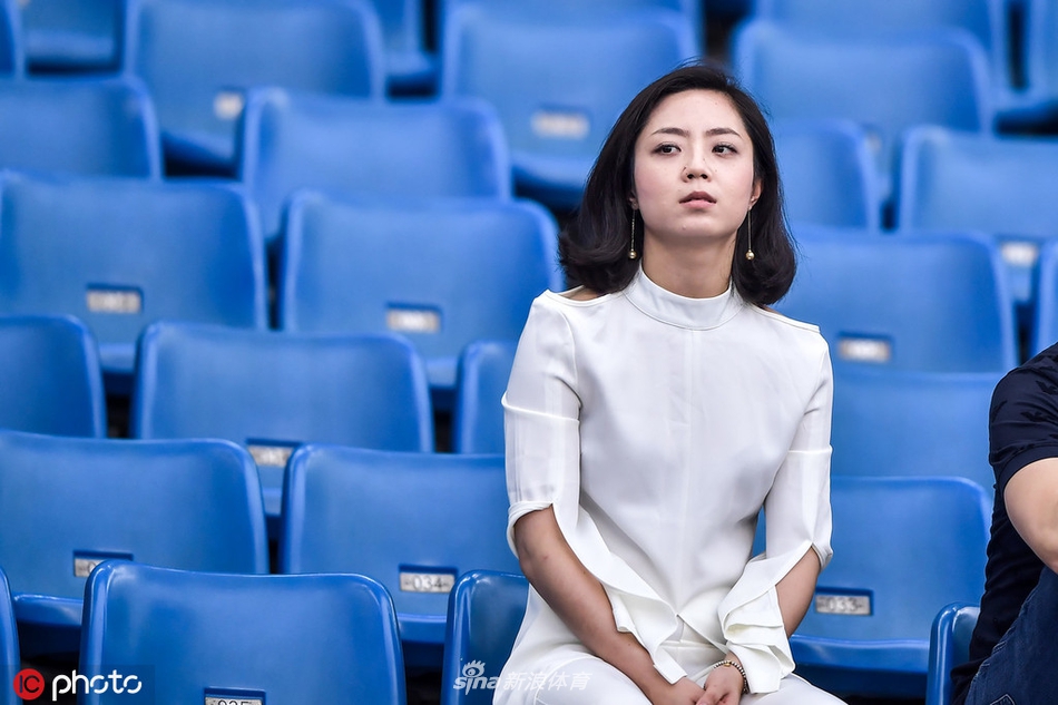 中超美女球迷图鉴 半程看台美色大赏