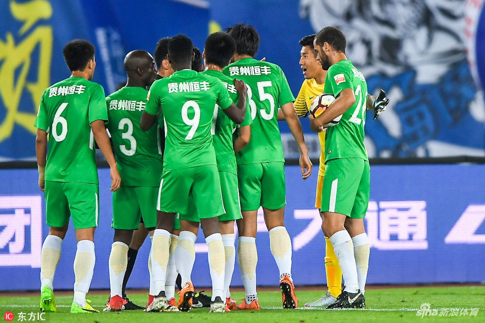 贵州球员向裁判抗议
