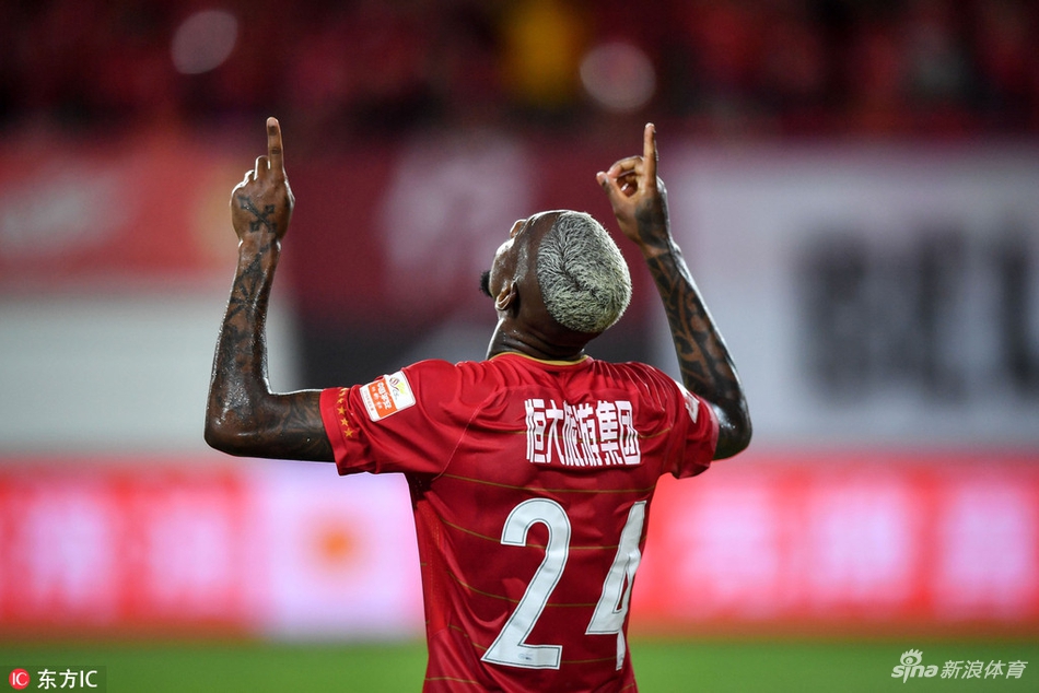 塔利斯卡庆祝破门