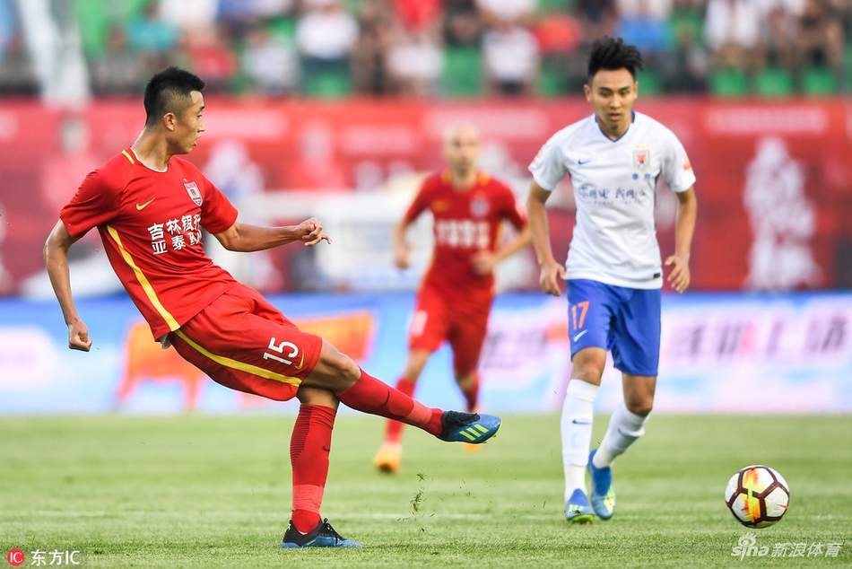 孙捷在比赛中出球