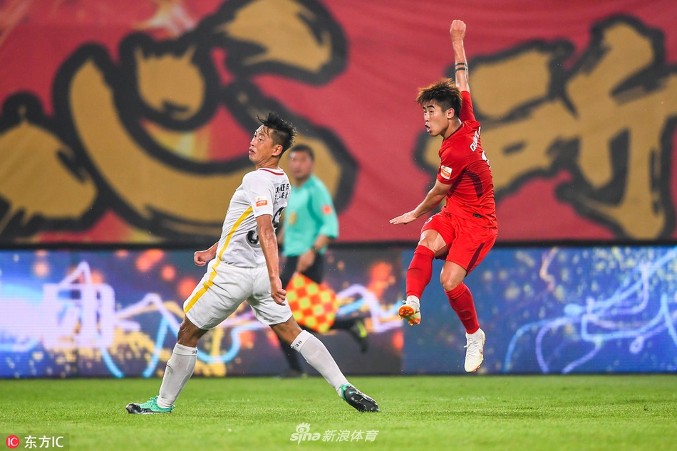 郑达伦凌空瞬间