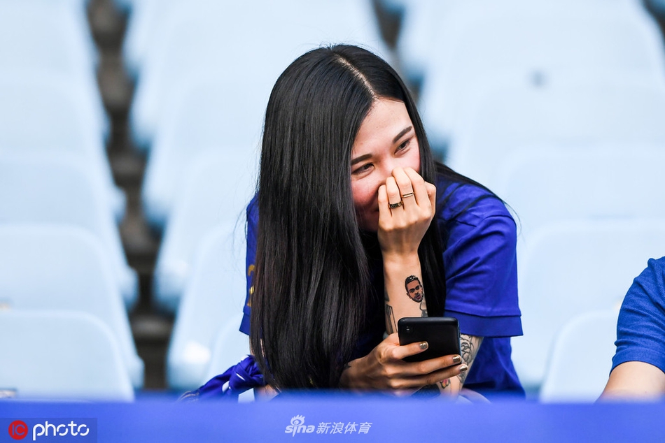 中超美女球迷图鉴 半程看台美色大赏