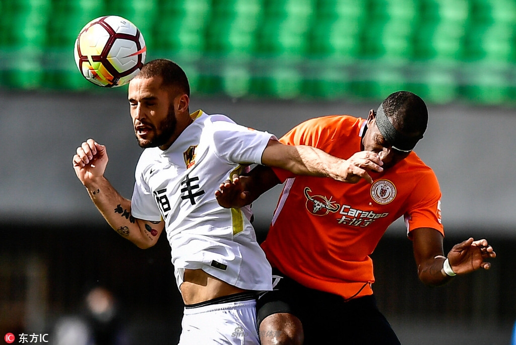 阿约维带伤上阵