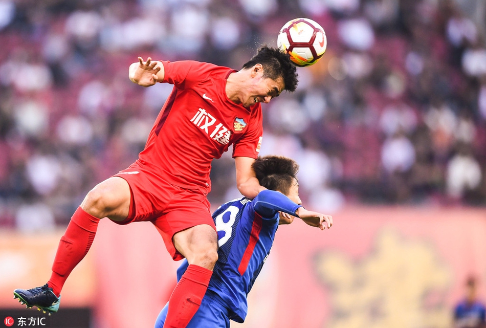 权健队员力压对手