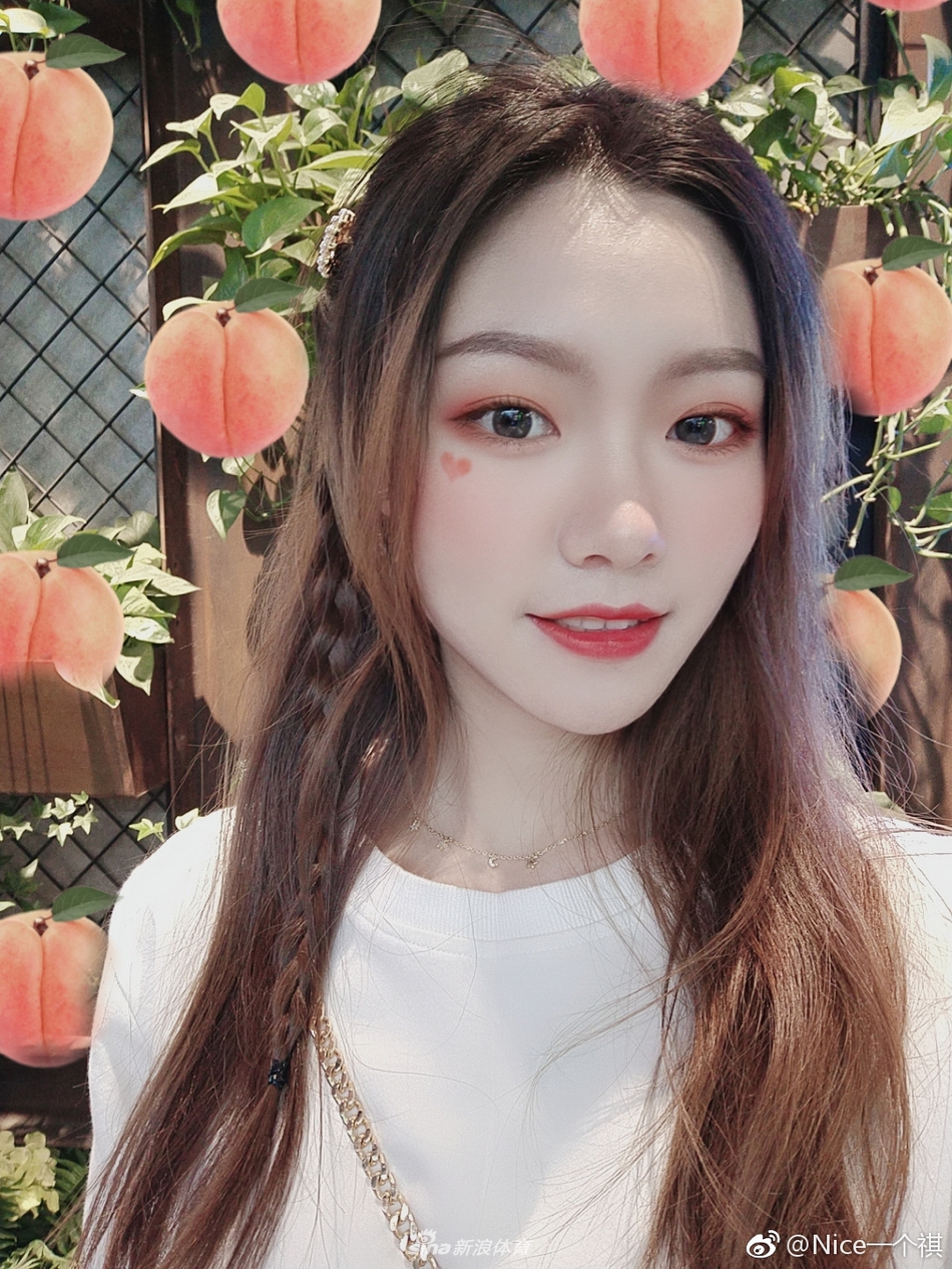 可萌可御!北体大永昌双料美女球迷温婉诱人