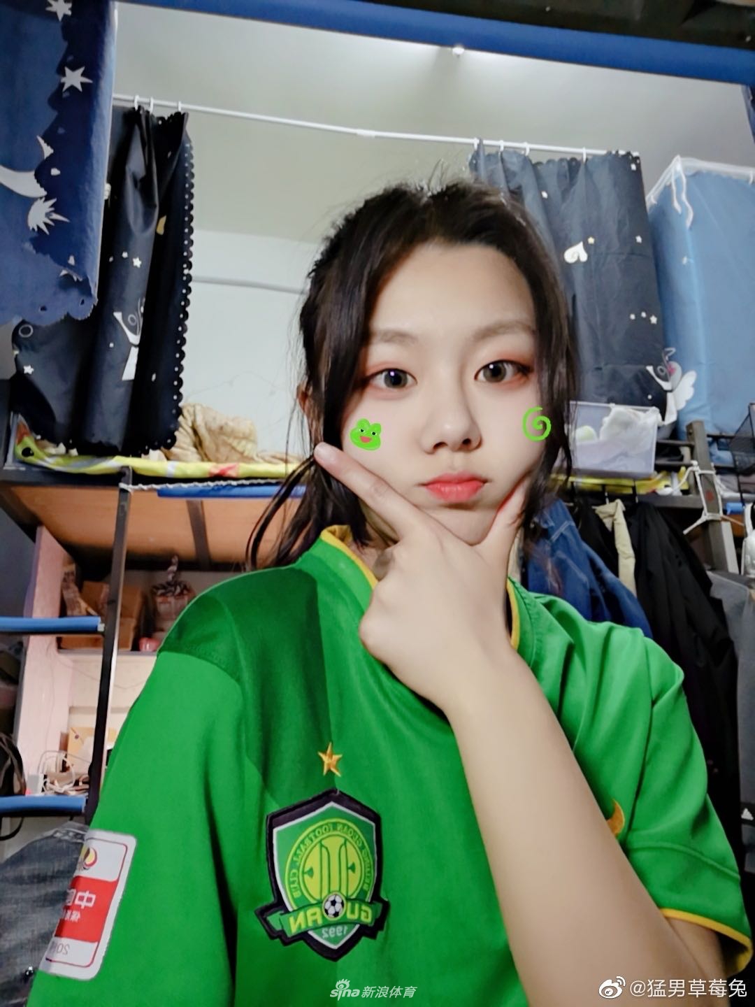 晒球衣挑战赛之美女球迷篇