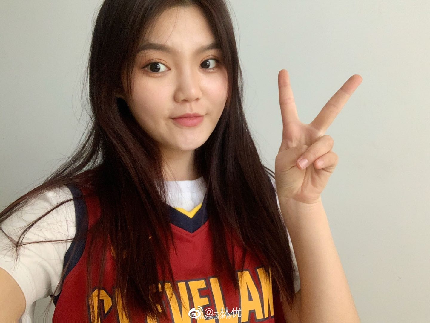 晒球衣挑战赛之美女球迷篇