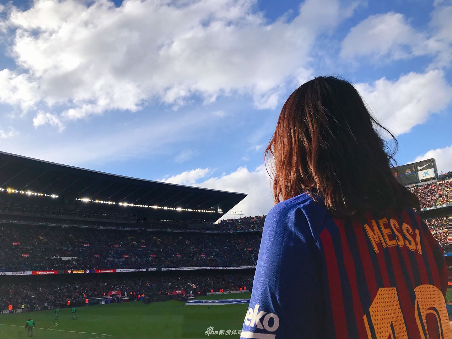 晒球衣挑战赛之美女球迷篇