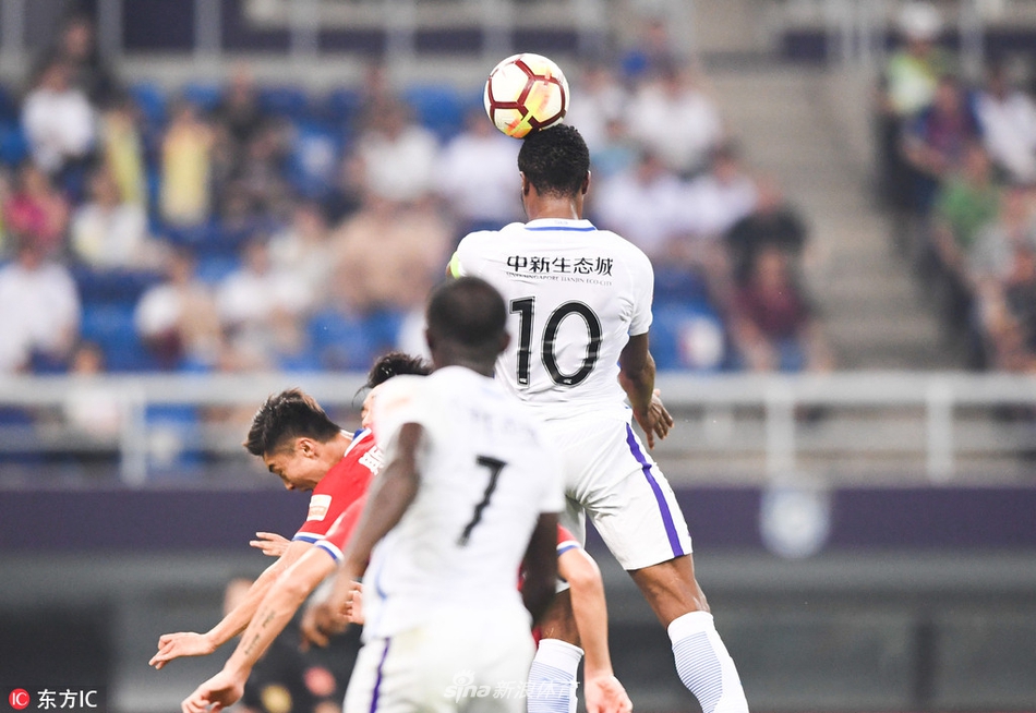 米克尔头球瞬间