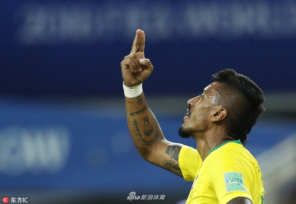 保利尼奥霸气庆祝