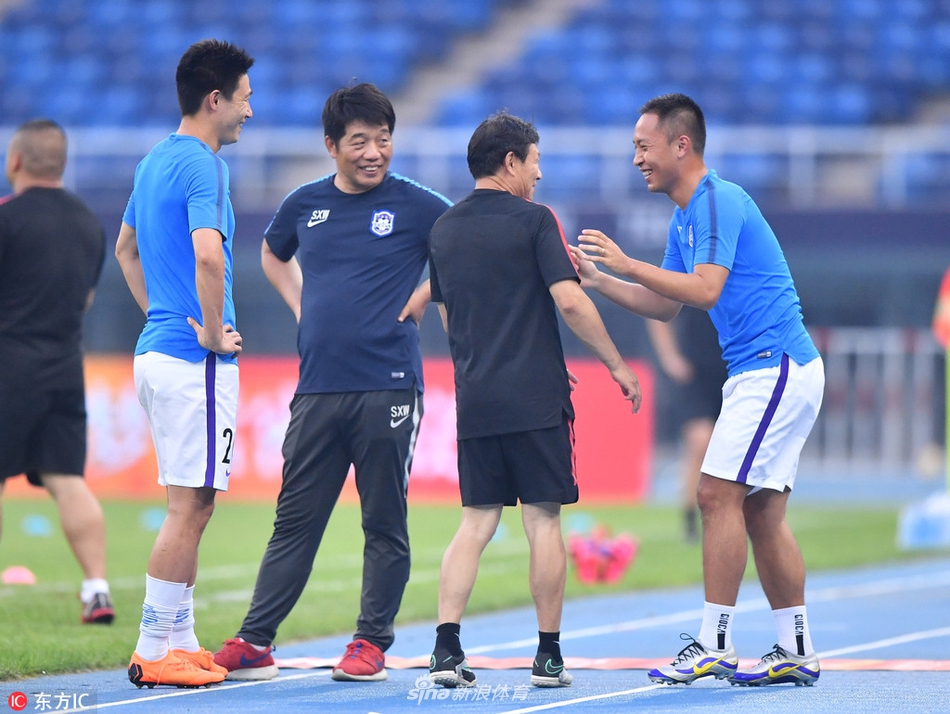 张池明与故人重逢十分开心